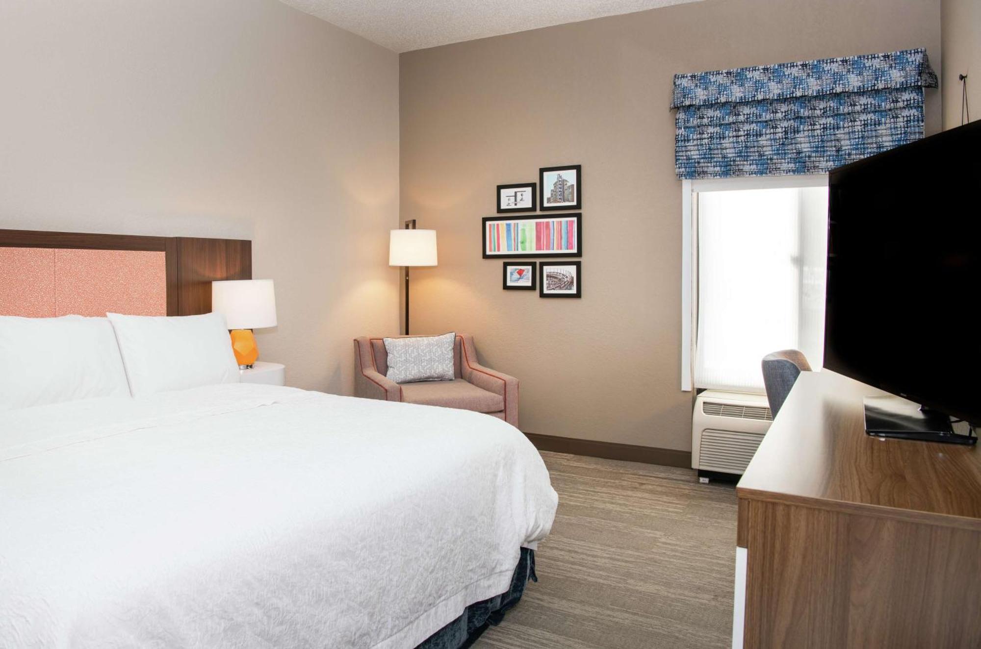 Hampton Erie-south Hotel